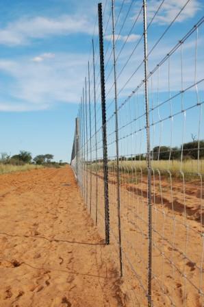 MESH & LINE WIRE GAME FENCE